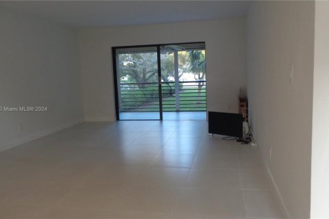 Condominio en venta en Tamarac, Florida, 2 dormitorios, 117.99 m2 № 1979107 - foto 5
