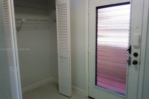 Condominio en venta en Tamarac, Florida, 2 dormitorios, 117.99 m2 № 1979107 - foto 16