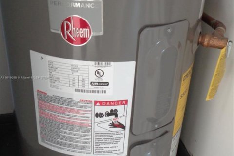 Condominio en venta en Tamarac, Florida, 2 dormitorios, 117.99 m2 № 1979107 - foto 21