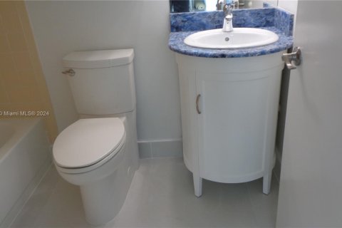 Condominio en venta en Tamarac, Florida, 2 dormitorios, 117.99 m2 № 1979107 - foto 29