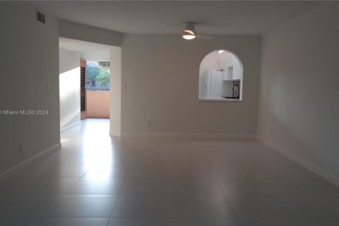 Condominio en venta en Tamarac, Florida, 2 dormitorios, 117.99 m2 № 1979107 - foto 6