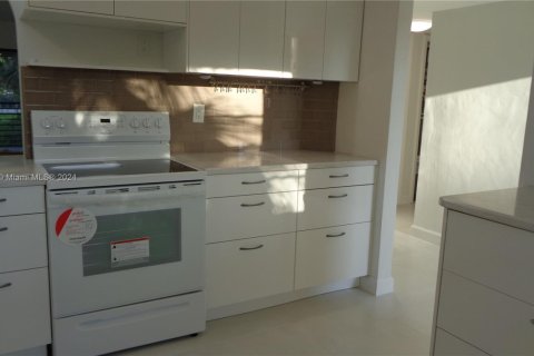 Condominio en venta en Tamarac, Florida, 2 dormitorios, 117.99 m2 № 1979107 - foto 12