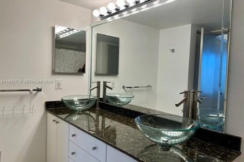 Copropriété à louer à Aventura, Floride: 1 chambre, 98.94 m2 № 2255723 - photo 17