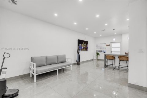 Casa en venta en Homestead, Florida, 4 dormitorios, 171.87 m2 № 1994643 - foto 7