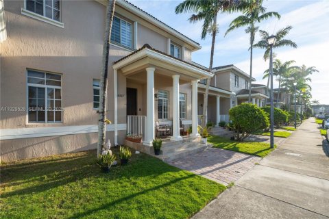 Casa en venta en Homestead, Florida, 4 dormitorios, 171.87 m2 № 1994643 - foto 2