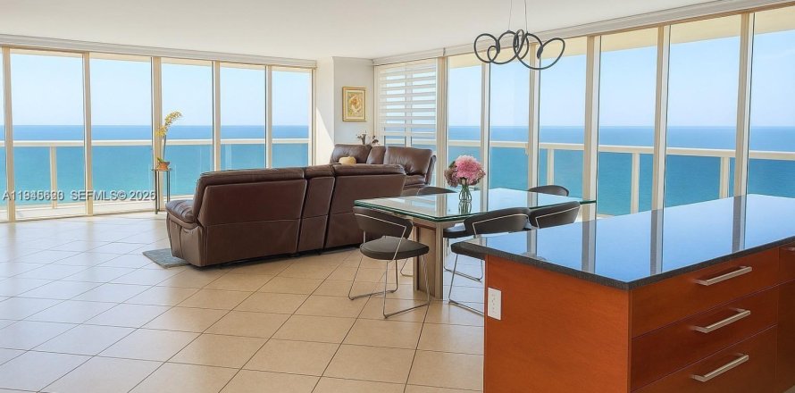 Condo à Hallandale Beach, Floride, 3 chambres  № 2088916