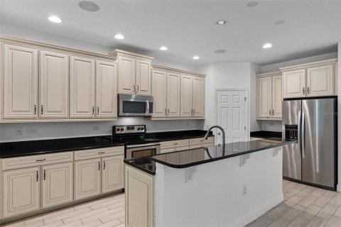 House in Windermere, Florida 4 bedrooms, 316.52 sq.m. № 1806907 - photo 10
