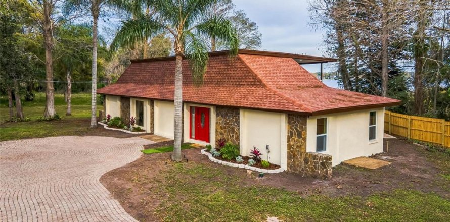House in Tampa, Florida 4 bedrooms, 259.48 sq.m. № 1526375