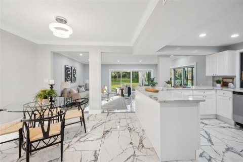 House in Tampa, Florida 4 bedrooms, 259.48 sq.m. № 1526375 - photo 8