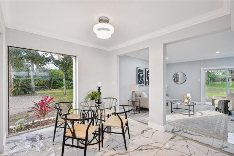 House in Tampa, Florida 4 bedrooms, 259.48 sq.m. № 1526375 - photo 7