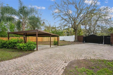 House in Tampa, Florida 4 bedrooms, 259.48 sq.m. № 1526375 - photo 23