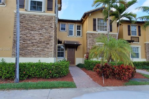 Townhouse in Miami, Florida 3 bedrooms, 135.54 sq.m. № 2043089