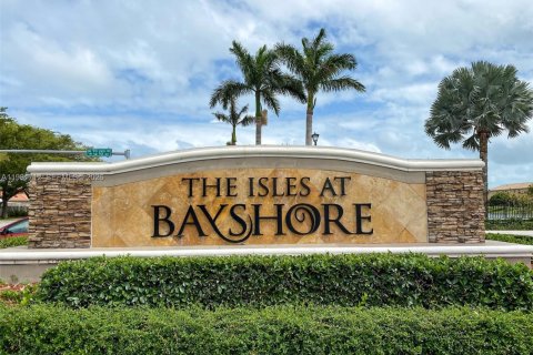 Townhouse in Miami, Florida 3 bedrooms, 135.54 sq.m. № 2043089 - photo 16