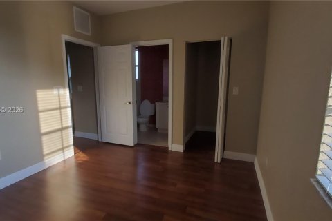 Townhouse in Miami, Florida 3 bedrooms, 135.54 sq.m. № 2043089 - photo 5