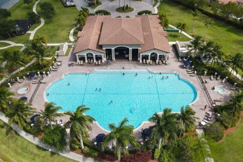 Townhouse in Miami, Florida 3 bedrooms, 135.54 sq.m. № 2043089 - photo 18