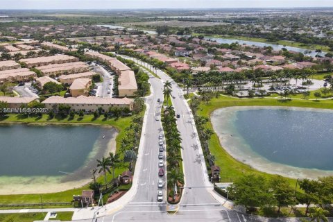 Townhouse in Miami, Florida 3 bedrooms, 135.54 sq.m. № 2043089 - photo 24