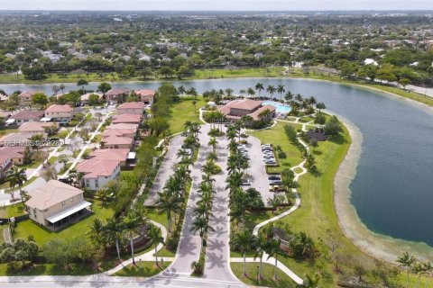 Townhouse in Miami, Florida 3 bedrooms, 135.54 sq.m. № 2043089 - photo 23