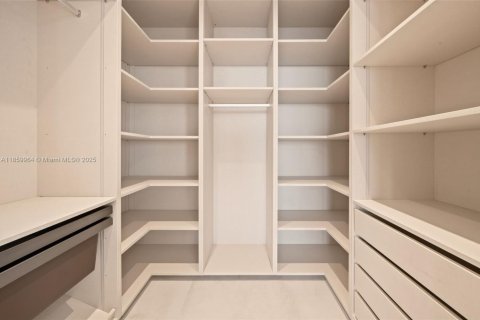 Appartement à louer à Miami, Floride: 3 chambres, 141.49 m2 № 1891635 - photo 18