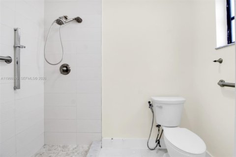 Casa en venta en Miami, Florida, 4 dormitorios, 137.31 m2 № 2030394 - foto 23