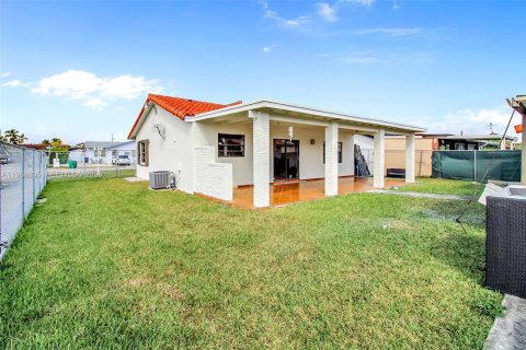 Casa en venta en Miami, Florida, 4 dormitorios, 137.31 m2 № 2030394 - foto 12