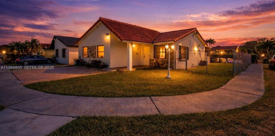 Casa en Miami, Florida 4 dormitorios, 137.31 m2 № 2030394