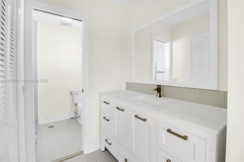 Casa en venta en Miami, Florida, 4 dormitorios, 137.31 m2 № 2030394 - foto 8