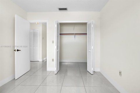 Casa en venta en Miami, Florida, 4 dormitorios, 137.31 m2 № 2030394 - foto 25