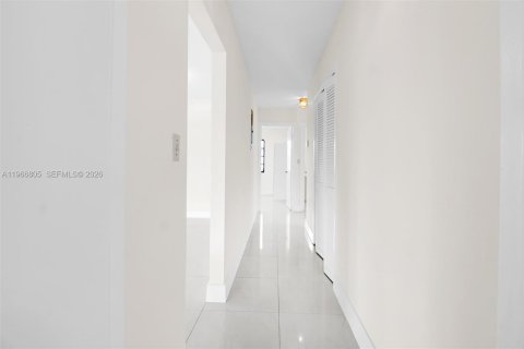 Casa en venta en Miami, Florida, 4 dormitorios, 137.31 m2 № 2030394 - foto 24