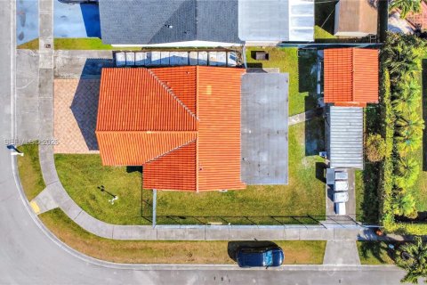 Casa en venta en Miami, Florida, 4 dormitorios, 137.31 m2 № 2030394 - foto 14