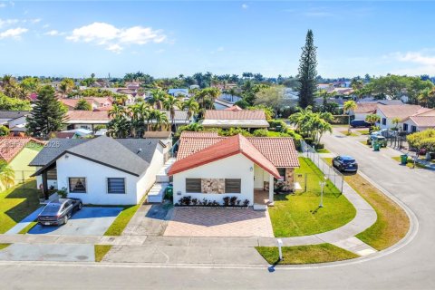 Casa en venta en Miami, Florida, 4 dormitorios, 137.31 m2 № 2030394 - foto 15