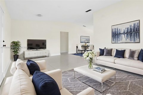 Casa en venta en Miami, Florida, 4 dormitorios, 137.31 m2 № 2030394 - foto 3