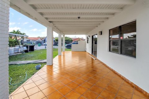 Casa en venta en Miami, Florida, 4 dormitorios, 137.31 m2 № 2030394 - foto 26