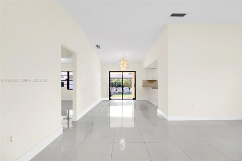 Casa en venta en Miami, Florida, 4 dormitorios, 137.31 m2 № 2030394 - foto 19