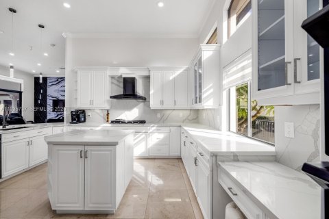 House in Miramar, Florida 7 bedrooms, 368.45 sq.m. № 1994566 - photo 11