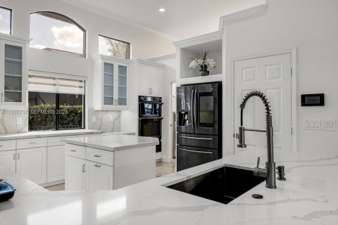 House in Miramar, Florida 7 bedrooms, 368.45 sq.m. № 1994566 - photo 12