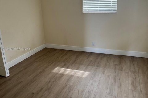 House in Lauderhill, Florida 3 bedrooms, 159.7 sq.m. № 2429993 - photo 6