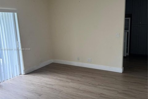 House in Lauderhill, Florida 3 bedrooms, 159.7 sq.m. № 2429993 - photo 8