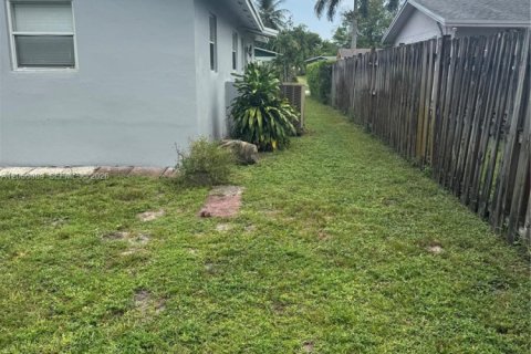 House in Lauderhill, Florida 3 bedrooms, 159.7 sq.m. № 2429993 - photo 16