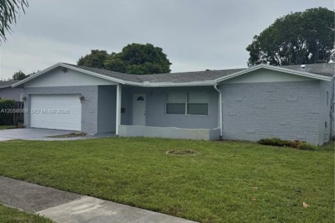 House in Lauderhill, Florida 3 bedrooms, 159.7 sq.m. № 2429993