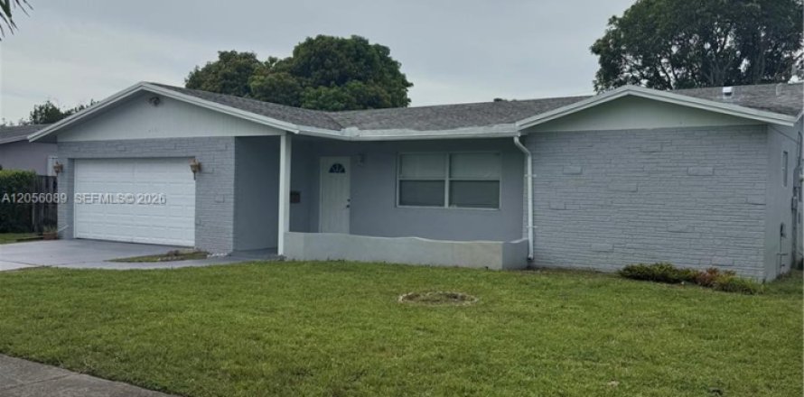 House in Lauderhill, Florida 3 bedrooms, 159.7 sq.m. № 2429993