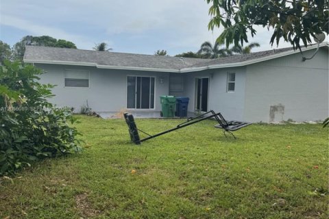 House in Lauderhill, Florida 3 bedrooms, 159.7 sq.m. № 2429993 - photo 9