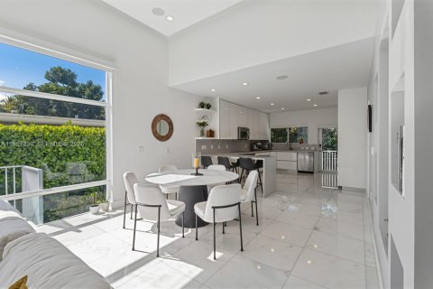 Купить виллу или дом в Серфсайд, Флорида 3 спальни, 253.07м2, № 2025796 - фото 12