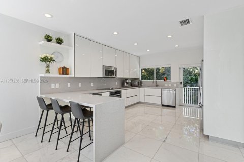 Купить виллу или дом в Серфсайд, Флорида 3 спальни, 253.07м2, № 2025796 - фото 10