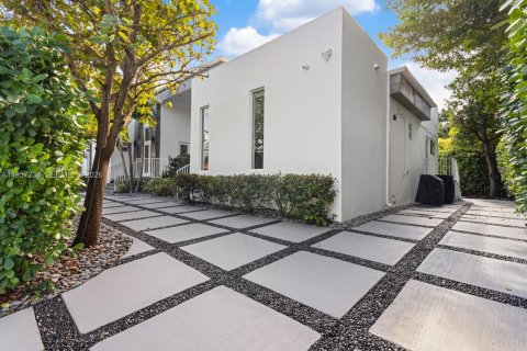 Купить виллу или дом в Серфсайд, Флорида 3 спальни, 253.07м2, № 2025796 - фото 2