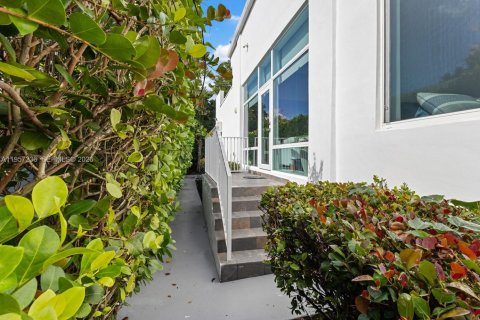 Купить виллу или дом в Серфсайд, Флорида 3 спальни, 253.07м2, № 2025796 - фото 25