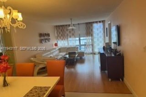 Condominio en Sunny Isles Beach, Florida, 2 dormitorios  № 2000718