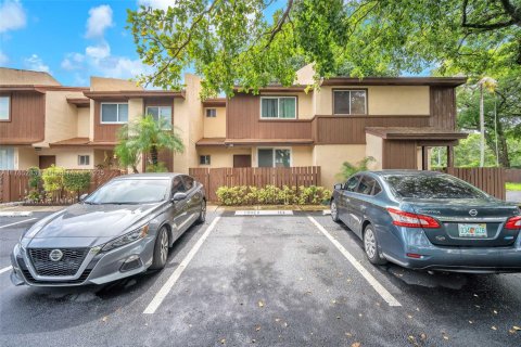 Townhouse in North Lauderdale, Florida 2 bedrooms, 115.38 sq.m. № 1701041 - photo 3