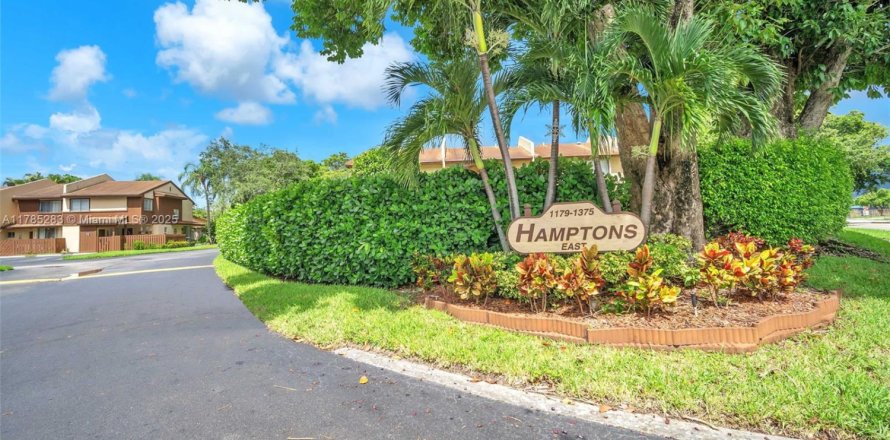 Townhouse in North Lauderdale, Florida 2 bedrooms, 115.38 sq.m. № 1701041