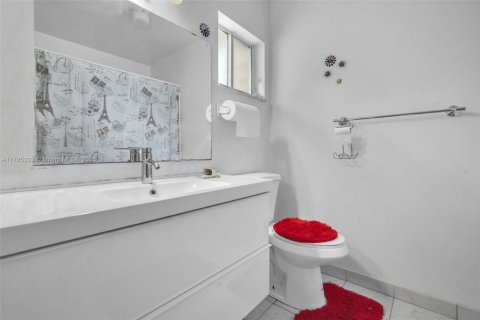 Townhouse in North Lauderdale, Florida 2 bedrooms, 115.38 sq.m. № 1701041 - photo 9