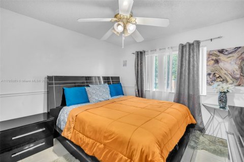 Townhouse in North Lauderdale, Florida 2 bedrooms, 115.38 sq.m. № 1701041 - photo 12